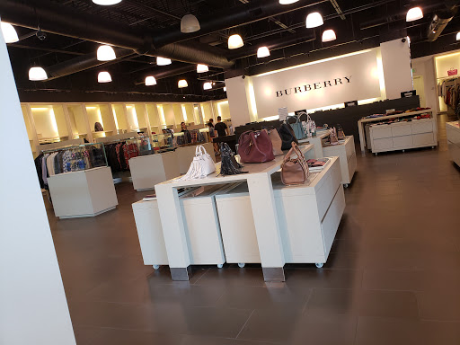 Clothing Store «Burberry Outlet», reviews and photos, 8200 Vineyard Dr, Orlando, FL 32821, USA