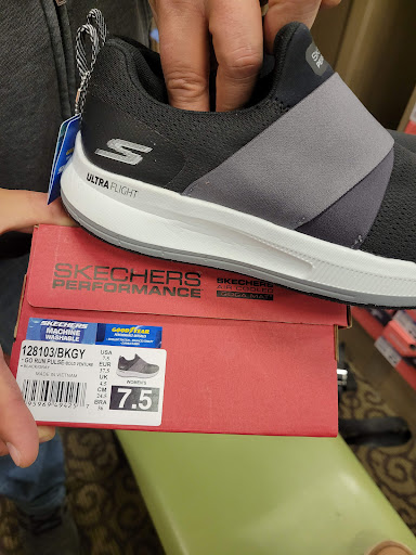 Shoe Store «DSW Designer Shoe Warehouse», reviews and photos, 937 Watters Creek Blvd, Allen, TX 75013, USA