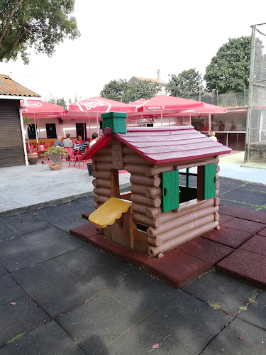 Parque infantil Associação de Moradores do Campo Alegre - Campo de futebol