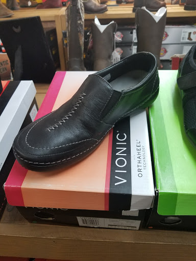 Shoe Store «Hayes Shoes», reviews and photos, 280 Three Springs Rd, Bowling Green, KY 42104, USA