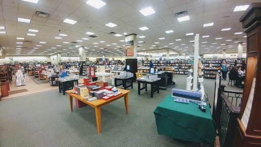 Book Store «Barnes & Noble», reviews and photos, 3651 Jefferson Davis Hwy, Alexandria, VA 22305, USA