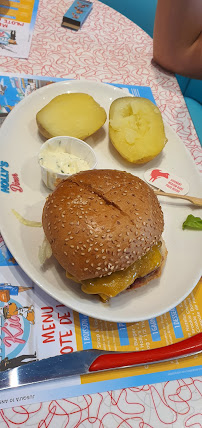 Cheeseburger du Restaurant Holly's Diner à Brétigny-sur-Orge - n°8