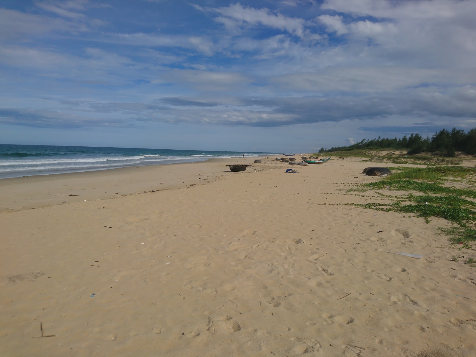 Foto von Binh Minh Beach mit lange, gerade küste
