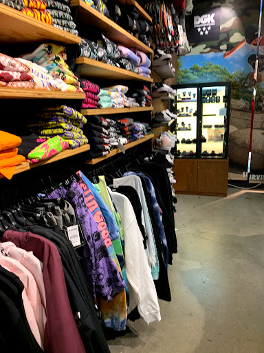 Clothing Store «Zumiez», reviews and photos, 5000 Shelbyville Rd #1605, Louisville, KY 40207, USA