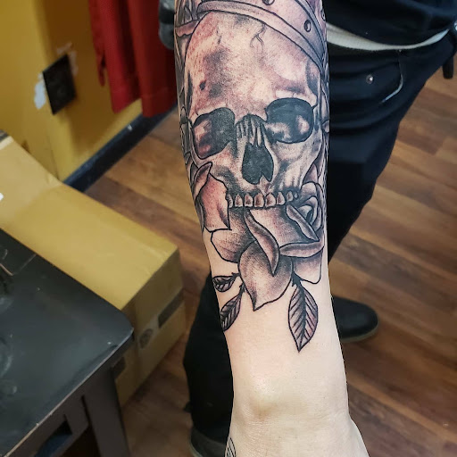 Tattoo Shop «Hollyweird Tattoos», reviews and photos, 569 GA-138, Jonesboro, GA 30236, USA