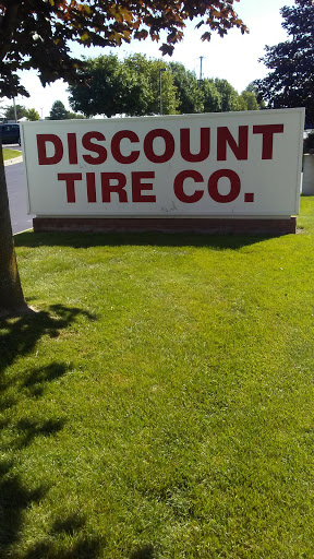 Tire Shop «Discount Tire Store - Fenton, MI», reviews and photos, 3609 Owen Rd, Fenton, MI 48430, USA