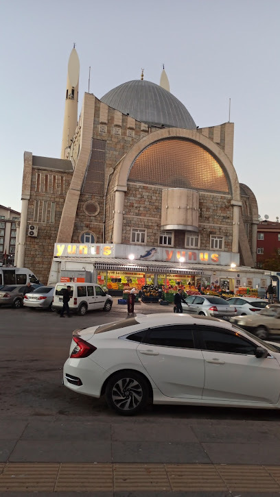 Akdere Ulu Camii Yunus Market Önü