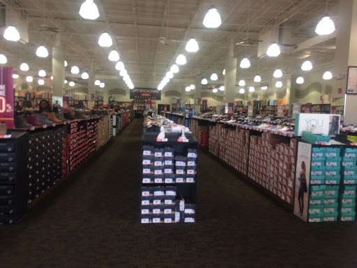Shoe Store «Off Broadway Shoe Warehouse», reviews and photos, 4600 Shelbyville Rd #201, Louisville, KY 40207, USA