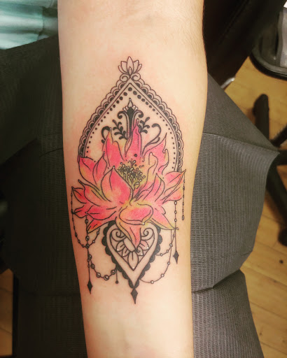 Queen City Tattoo, 394 Main St, Poughkeepsie, NY 12601, USA, 