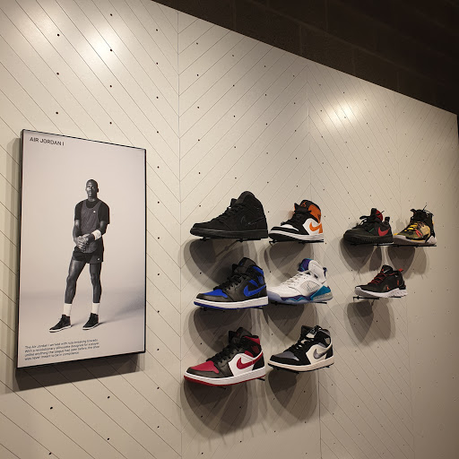 Sporting Goods Store «Nike Seattle», reviews and photos, 1500 6th Ave, Seattle, WA 98101, USA