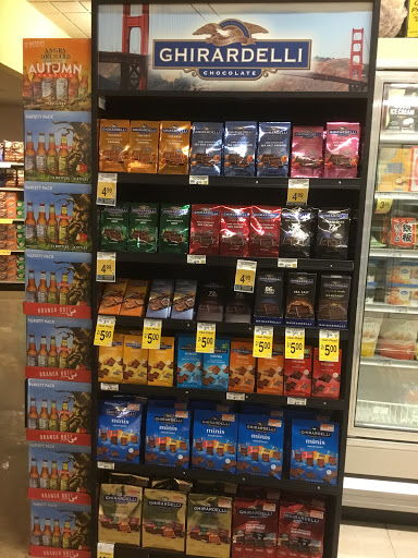 Shopping Mall «North Point Centre», reviews and photos, 320 Bay St, San Francisco, CA 94133, USA