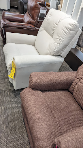 Furniture Store «La-Z-Boy Furniture Galleries», reviews and photos, 2921 S Hurstbourne Pkwy, Louisville, KY 40220, USA