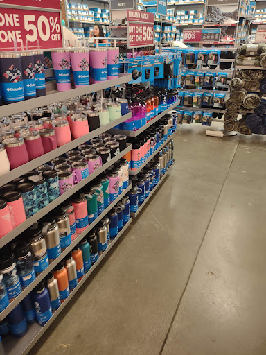 Sportswear Store «Columbia Sportswear Outlet Store», reviews and photos, 5885 Gulf Fwy #301, Texas City, TX 77591, USA