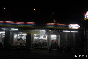 Indomaret Middle Perean image