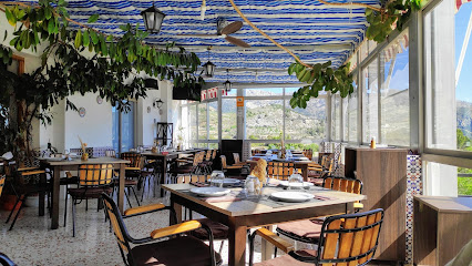 Hostal Restaurant El Pirineo - Carrer Sant Antoni, 52, 03517 Confrides, Alicante, Spain