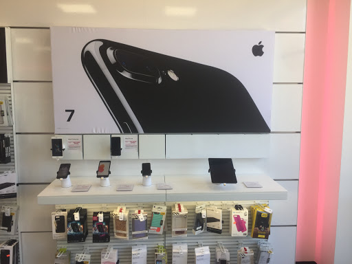 Cell Phone Store «T-Mobile», reviews and photos, 1540 Hamner Ave STE 101, Norco, CA 92860, USA