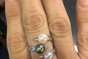 Vantel Pearls In the Oyster image