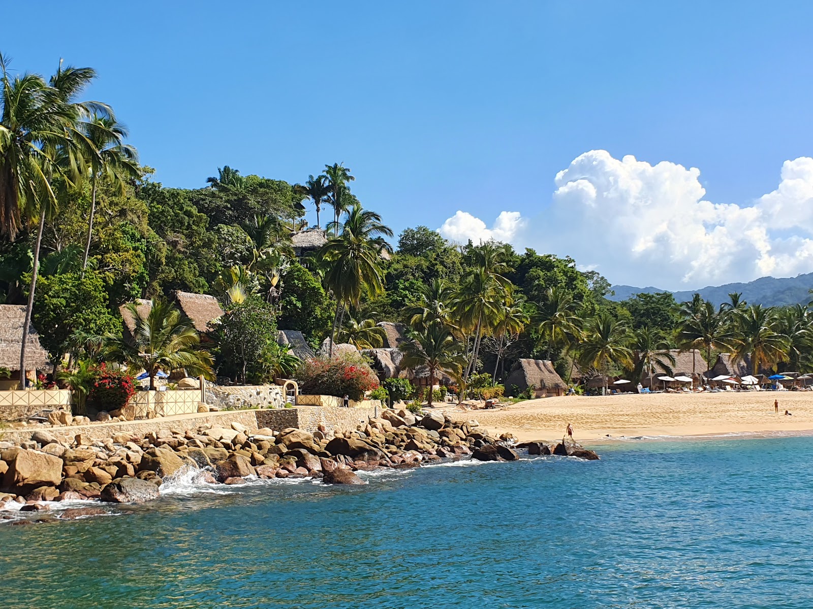 Photo de Yelapa beach protégé par des falaises