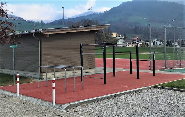 Rezensionen über Street Workout Park Kaltbrunn in Glarus Nord - Sportstätte