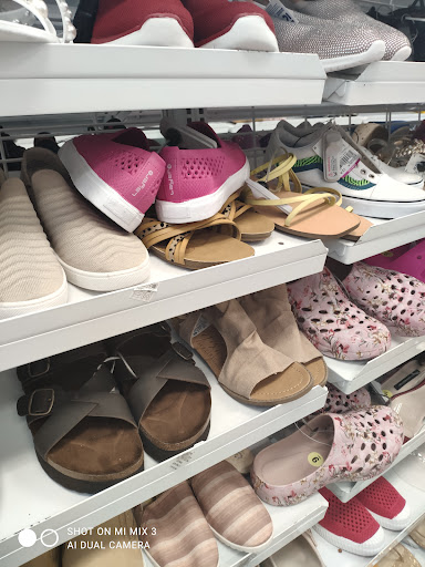 Clothing Store «Ross Dress for Less», reviews and photos, 7884 Van Nuys Blvd, Van Nuys, CA 91402, USA