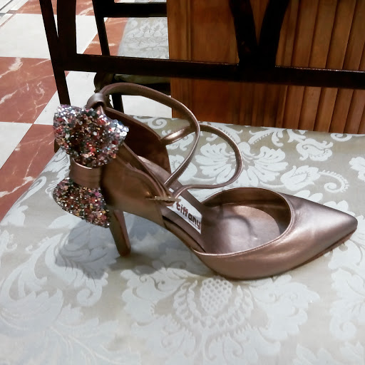 Tiendas Valentino Salamanca Cerca De Mi, Hoy