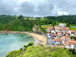 Tazones beach'in fotoğrafı küçük koy ile birlikte