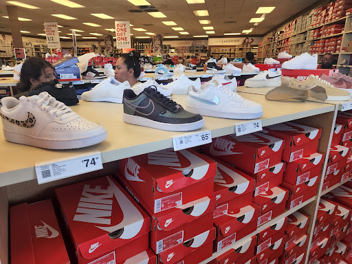 Shoe Store «Famous Footwear», reviews and photos, 1411 W Pacheco Blvd, Los Banos, CA 93635, USA