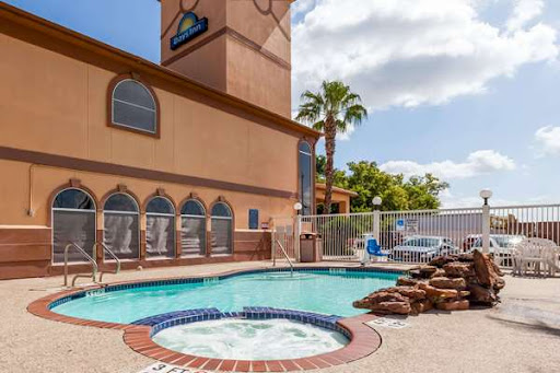 Days Inn & Suites by Wyndham Pasadena