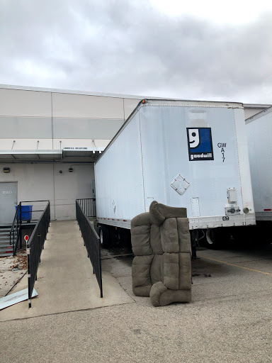 Thrift Store «Goodwill Retail Store of Chesterfield – The Valley», reviews and photos, 17355 Edison Ave, Chesterfield, MO 63005, USA