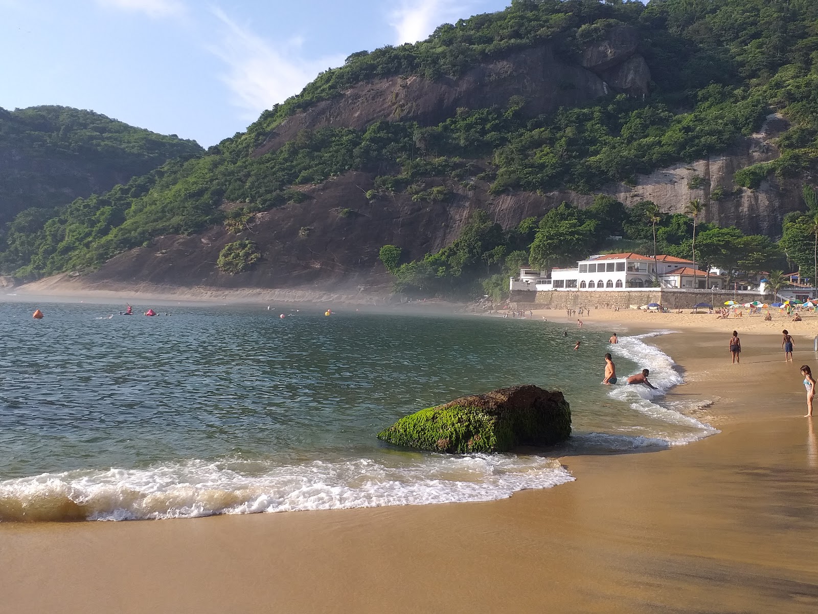 Fotografija Plaža Vermelha z prostoren zaliv