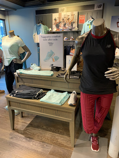 Shoe Store «New Balance Bellevue», reviews and photos, 823 Bellevue Way NE #100, Bellevue, WA 98004, USA