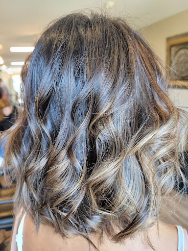 Beauty Salon «Columbia Gorge Salon & Spa», reviews and photos, 205 E Historic Columbia River Hwy, Troutdale, OR 97060, USA