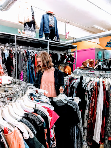 Used Clothing Store «Buffalo Exchange San Diego - Pacific Beach», reviews and photos, 1079 Garnet Ave, San Diego, CA 92109, USA