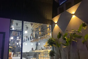 Quiri Peninsula Bar & Restaurant and Hostel image