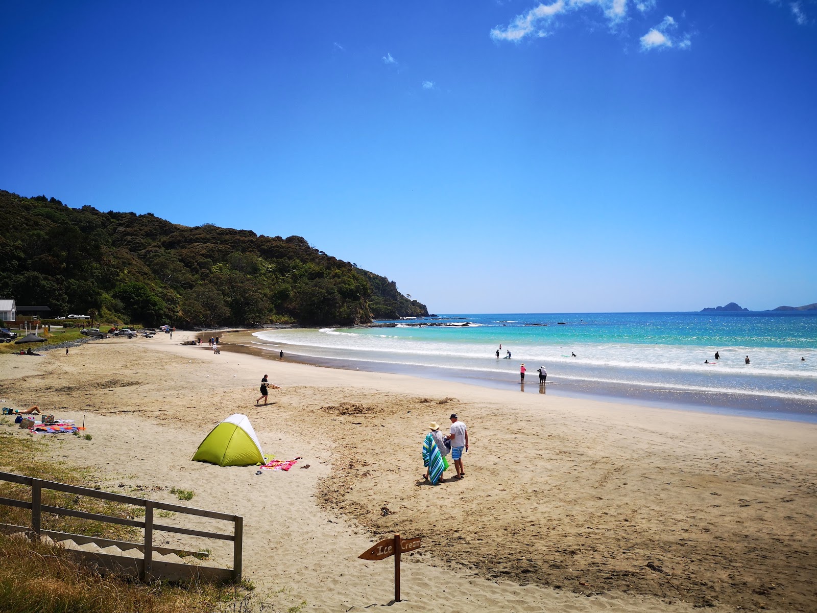 Photo de Taupo Bay Beach avec baie spacieuse