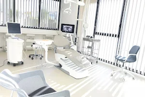 Docteur Valentin ADDA Chirurgien-Dentiste image