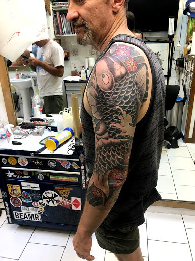 Explore skydive tattoo ideas, creative tattoo ideas in Honolulu, available at 434 TATTOO WAIKIKI