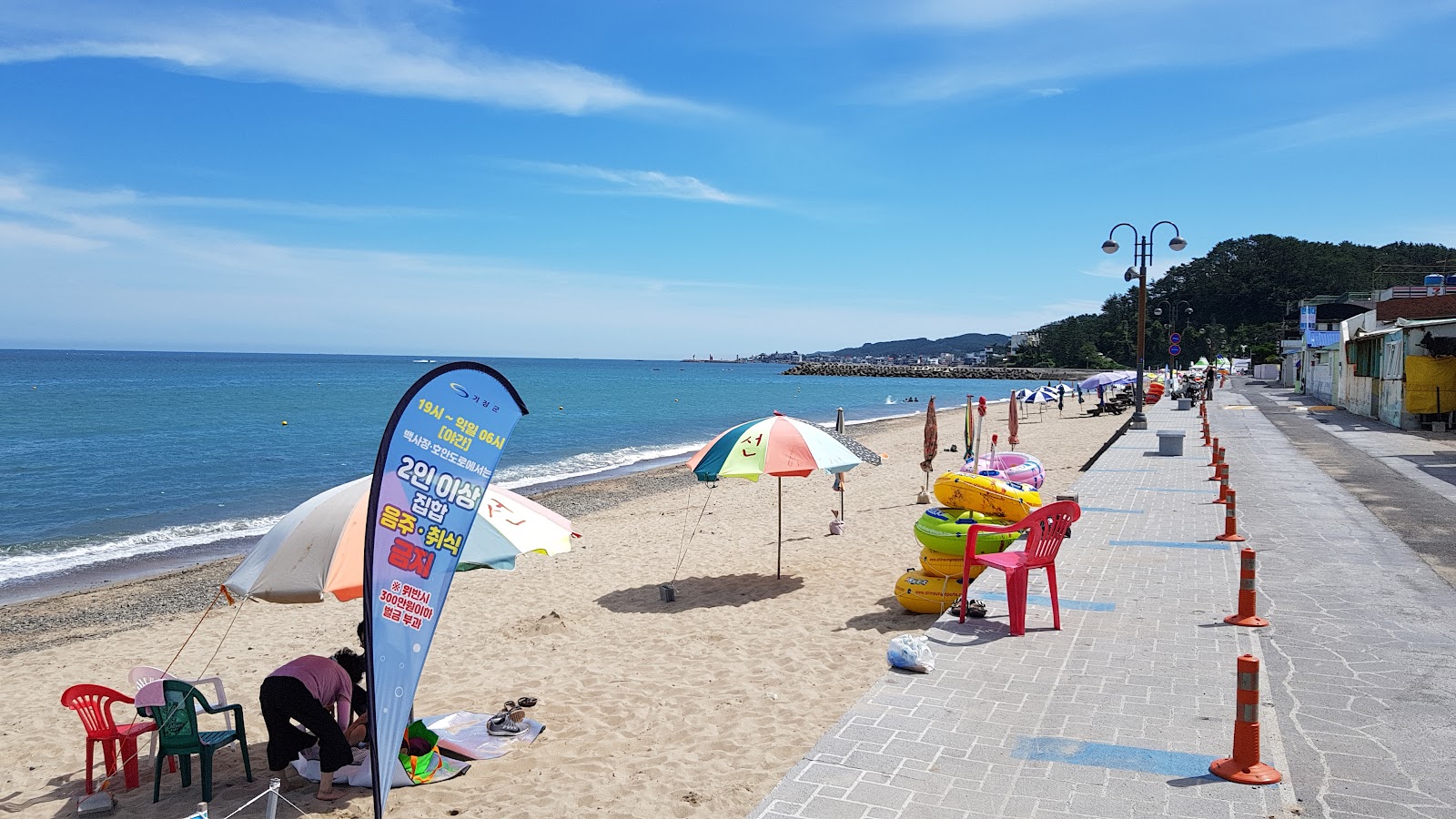 Imrang Beach的照片 带有碧绿色水表面