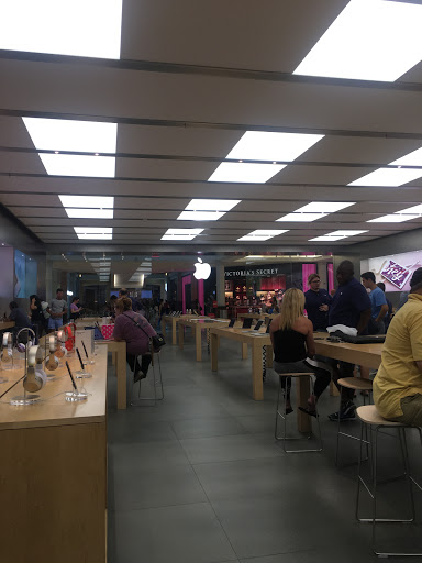 Computer Store «Apple King of Prussia», reviews and photos, 160 N Gulph Rd, King of Prussia, PA 19406, USA