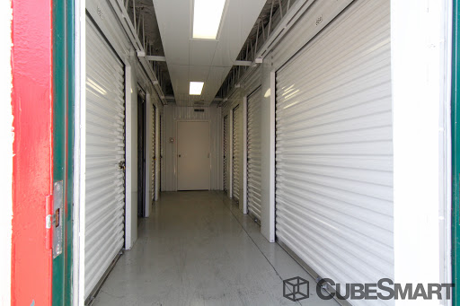 Self-Storage Facility «CubeSmart Self Storage», reviews and photos, 665 S Green Bay Rd, Waukegan, IL 60085, USA