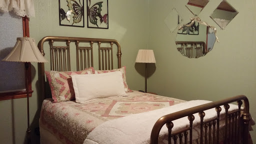 Hillcrest Suites & Cabins image