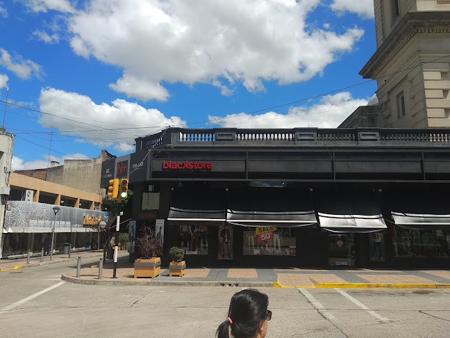 Opiniones de BlackStore en San José de Mayo - Tienda