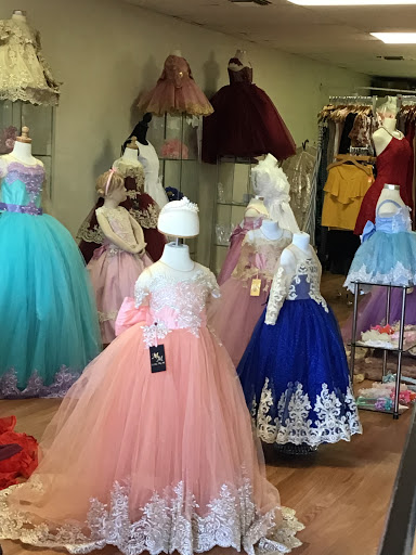 DIAMOND BOUTIQUE LLC- Vestidos de Quinceañeras en Mesa AZ- Clothing store in Mesa AZ