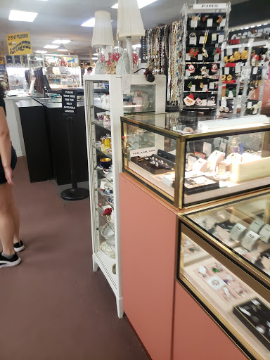 Tourist Attraction «Volo Auto Museum», reviews and photos, 27582 Volo Village Rd, Volo, IL 60073, USA