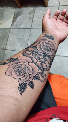 Tattoo Shop «Solid Gold Tattoo Shop», reviews and photos, 253 Meacham Ave, Elmont, NY 11003, USA