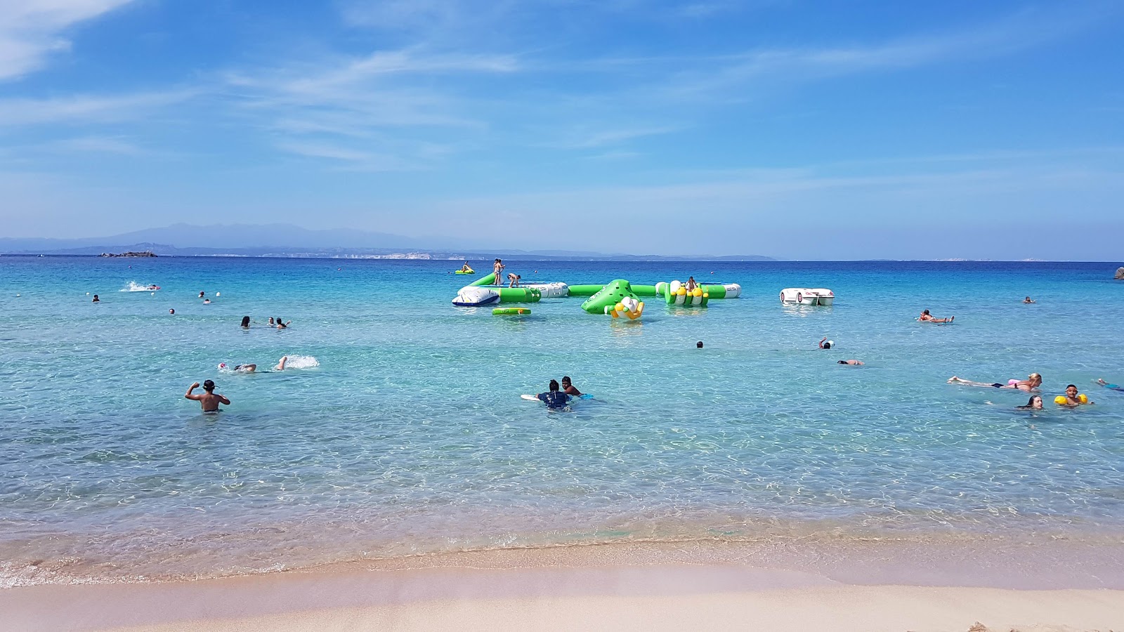 Fotografija Plaža Rena Bianca podprto z obalami