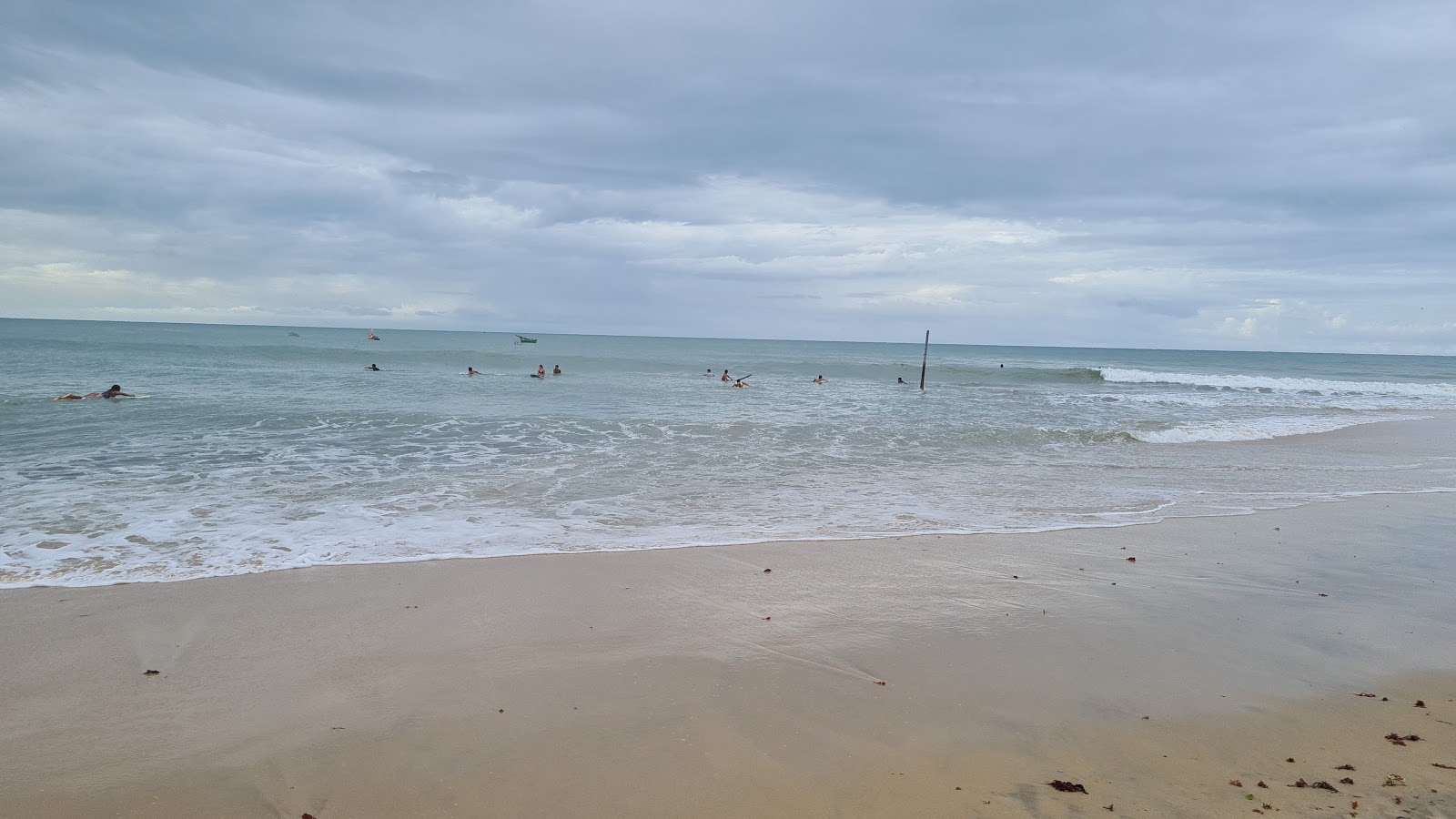 Φωτογραφία του Praia do Ronco do Mar με καθαρό νερό επιφάνεια