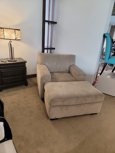 Furniture Store «Rooms To Go & Rooms To Go Kids Furniture Store - Montgomery», reviews and photos, 6810 Eastchase Pkwy Suite A, Montgomery, AL 36117, USA