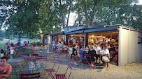 Atmosphère du Restaurant LA GUINGUETTE DU LAC à Saint-Jean-Pla-de-Corts - n°12