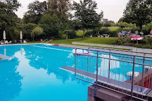Schwimmbad Grüningen image